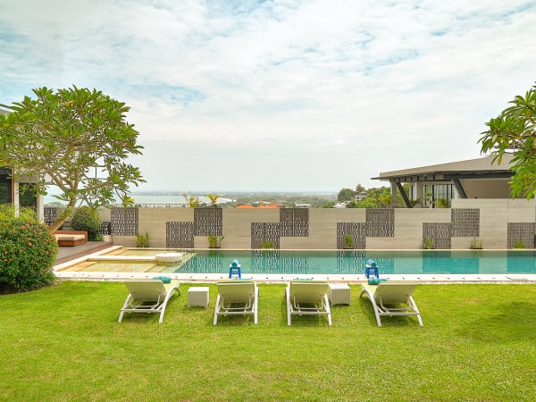 Villa Aiko - Relaxing pool area